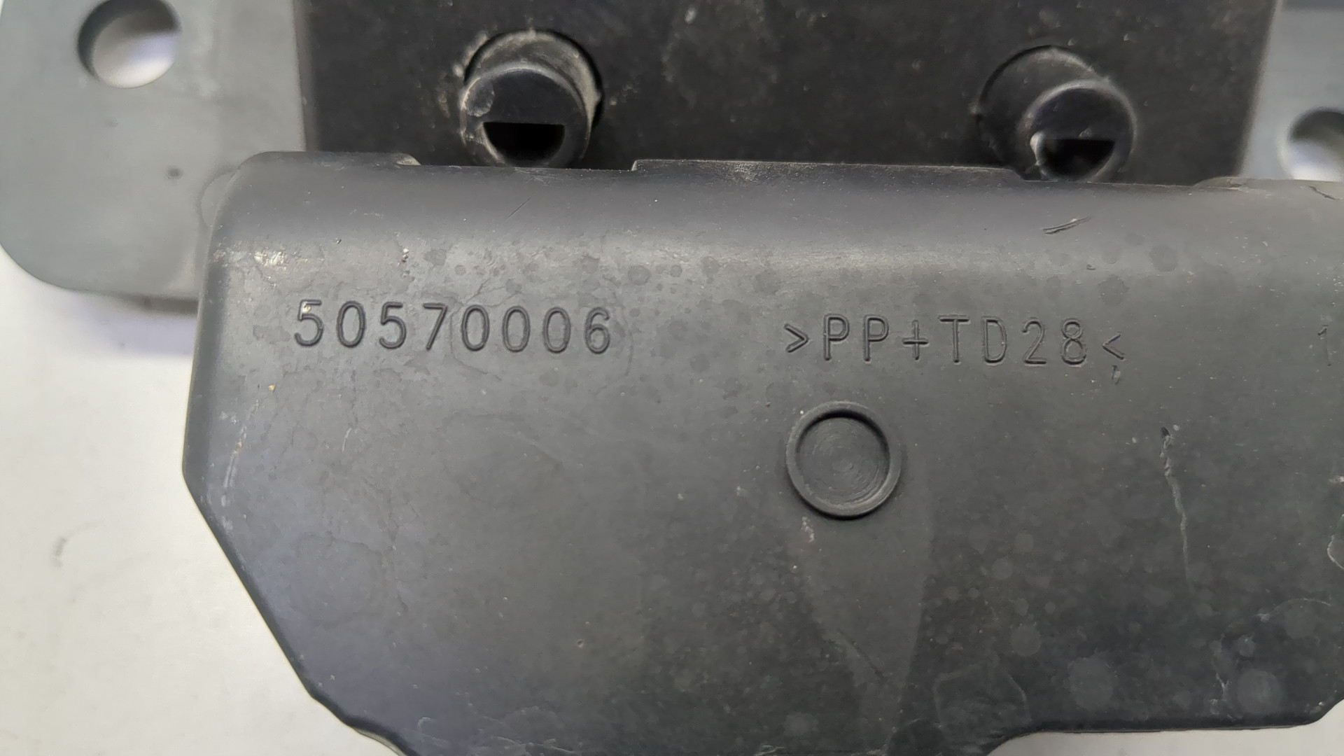 Ручка открывания капота