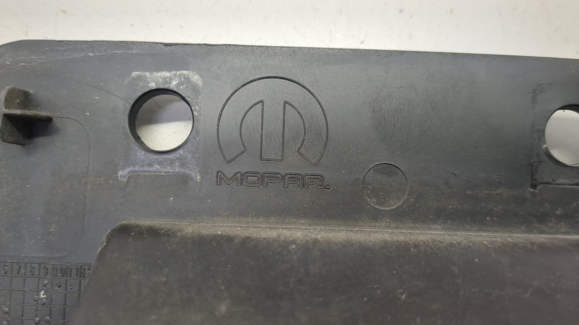 Ручка открывания капота