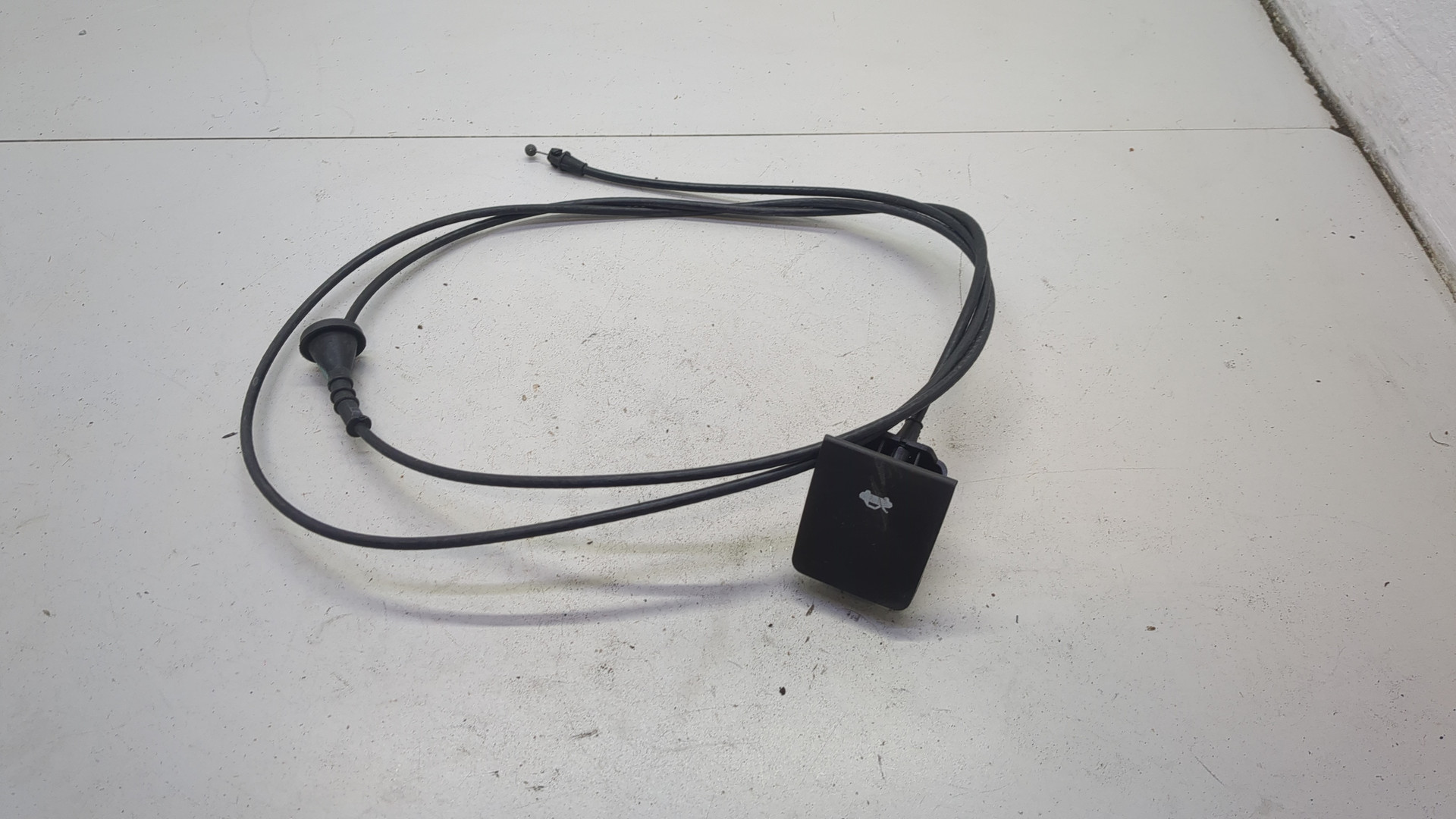 Ручка открывания капота