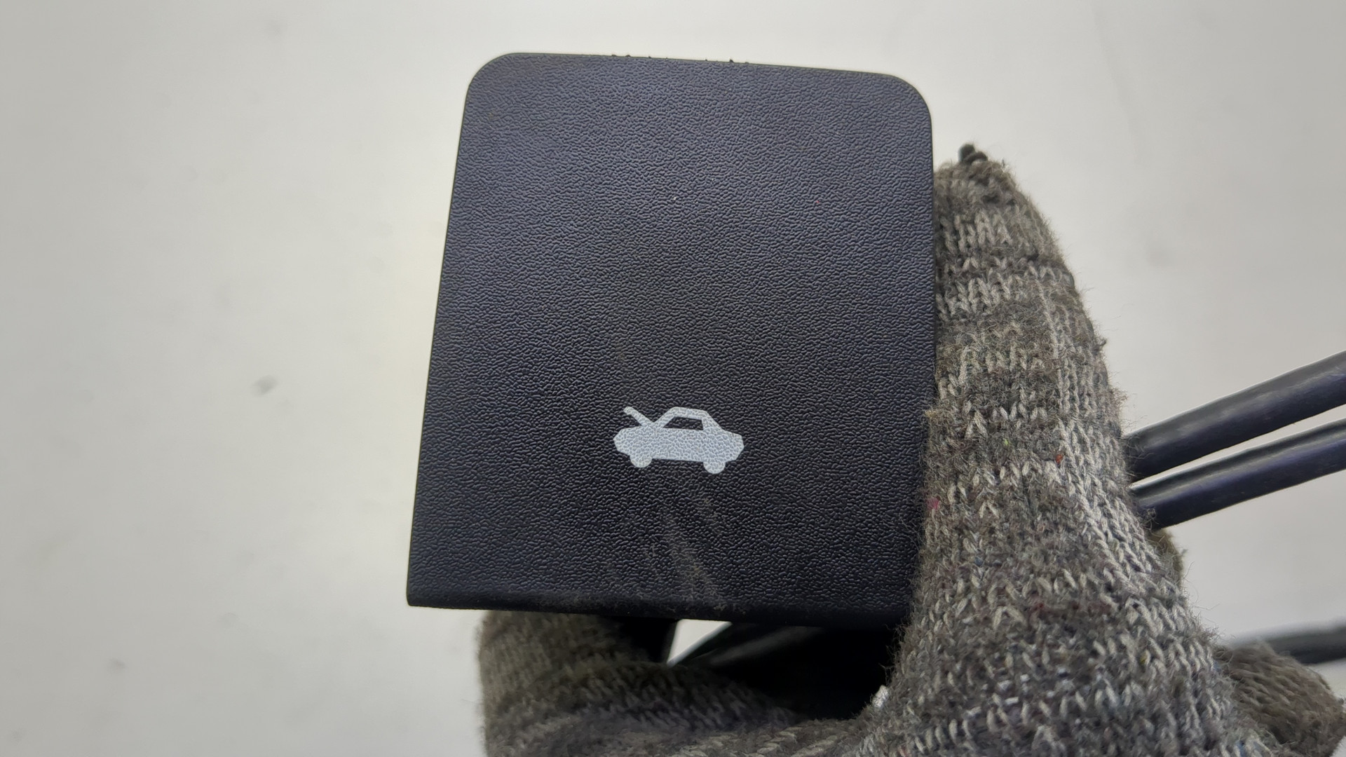 Ручка открывания капота