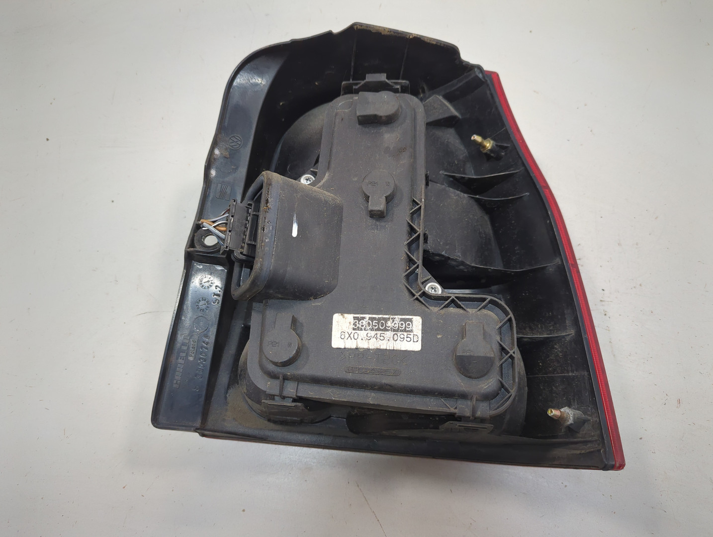 Фонарь задний левый