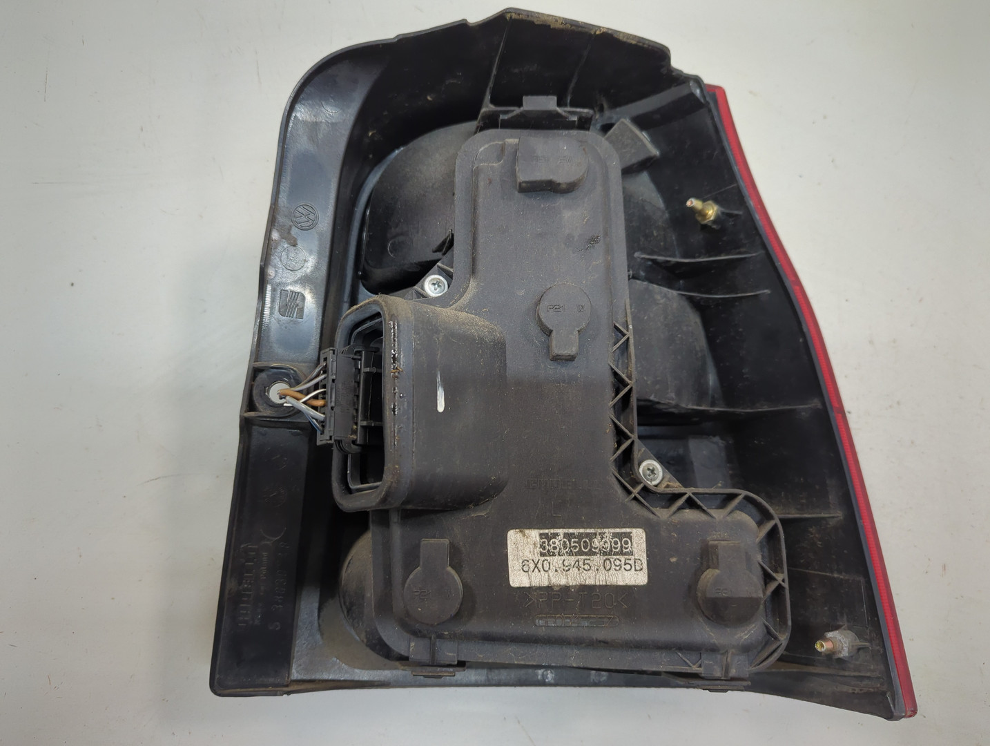 Фонарь задний левый