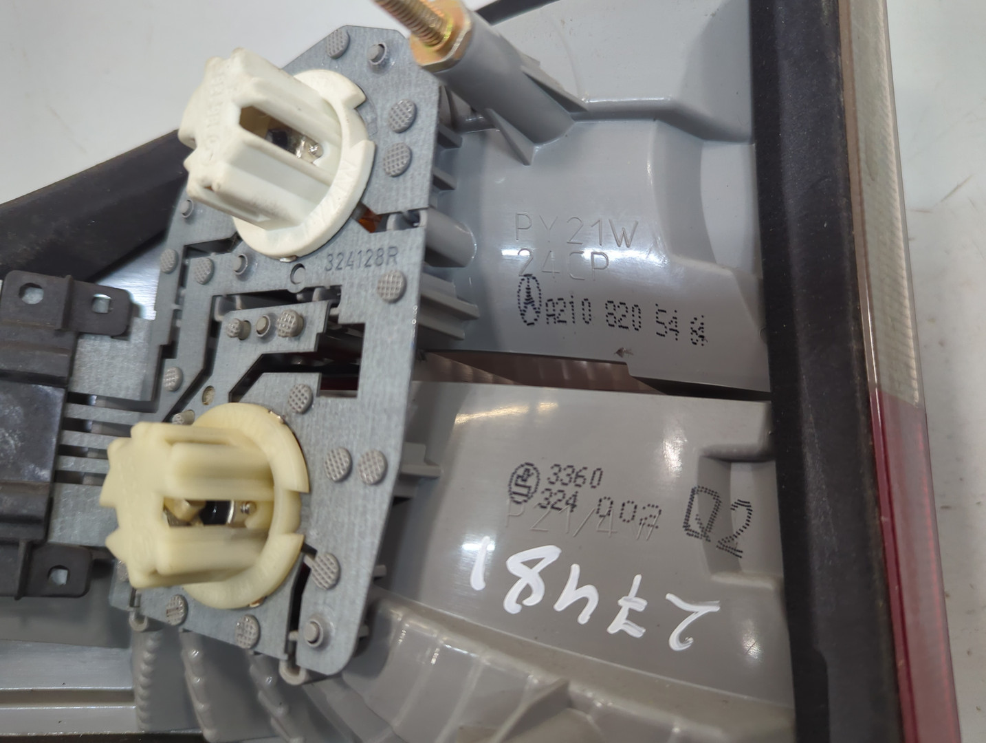 Фонарь задний правый