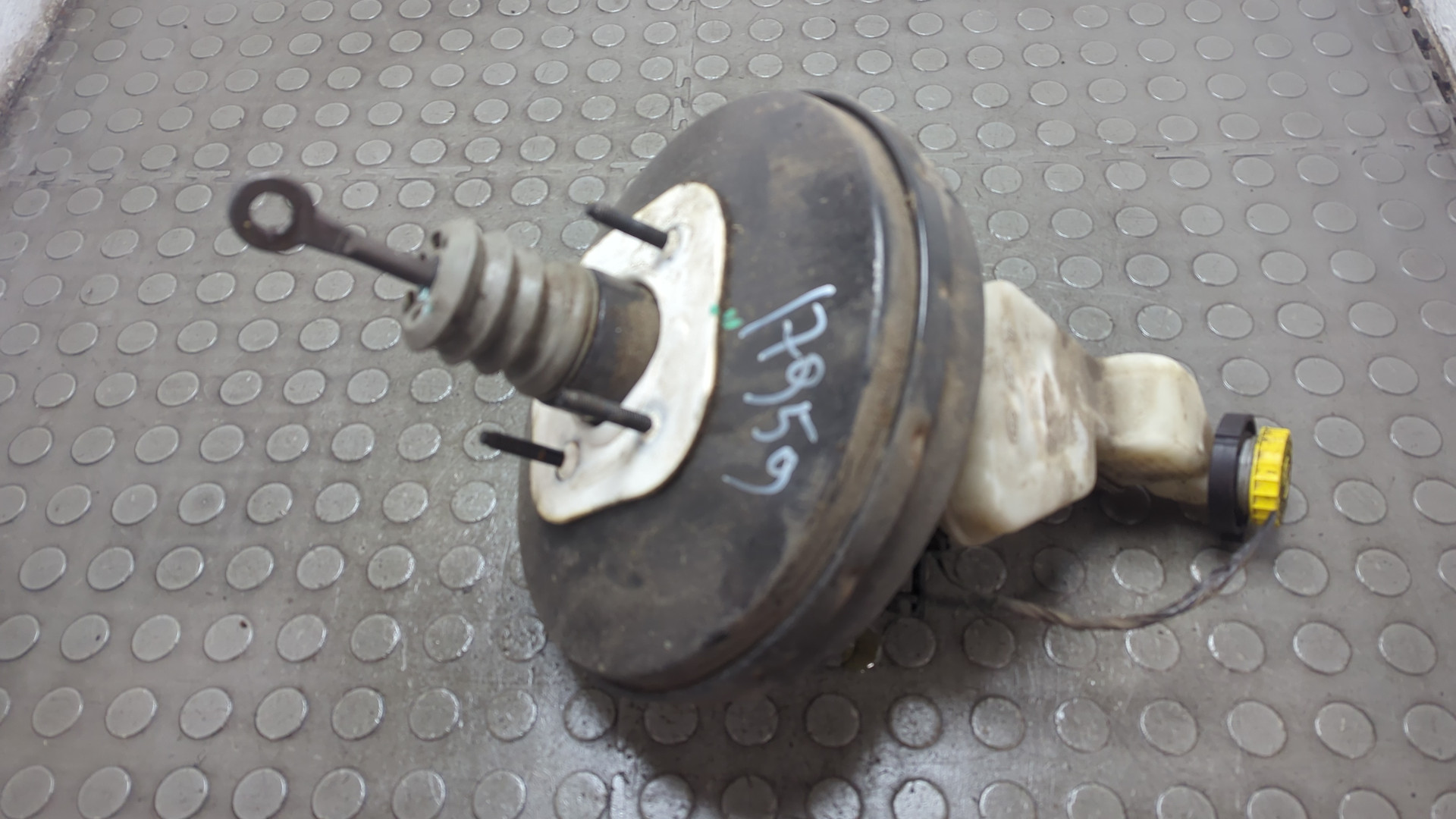 Цилиндр тормозной главный