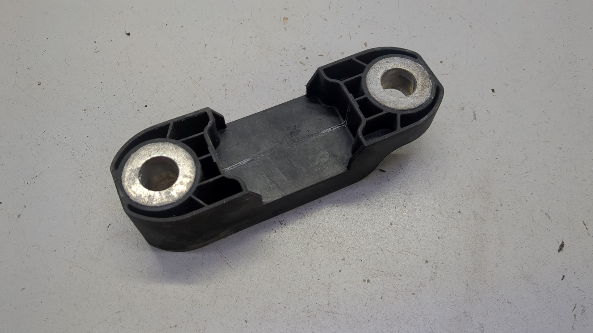 Кронштейн стойки переднего стабилизатора