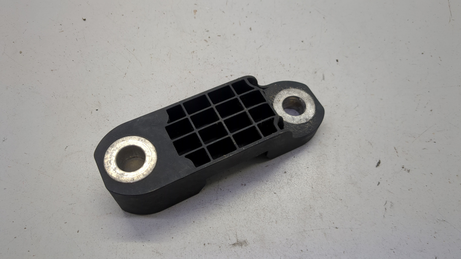 Кронштейн стойки переднего стабилизатора