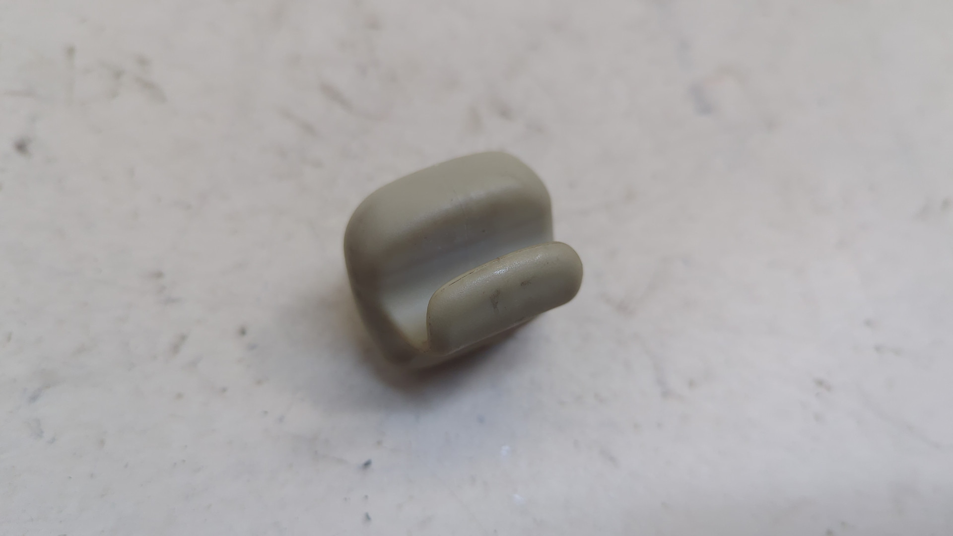 Кронштейн солнцезащитного козырька