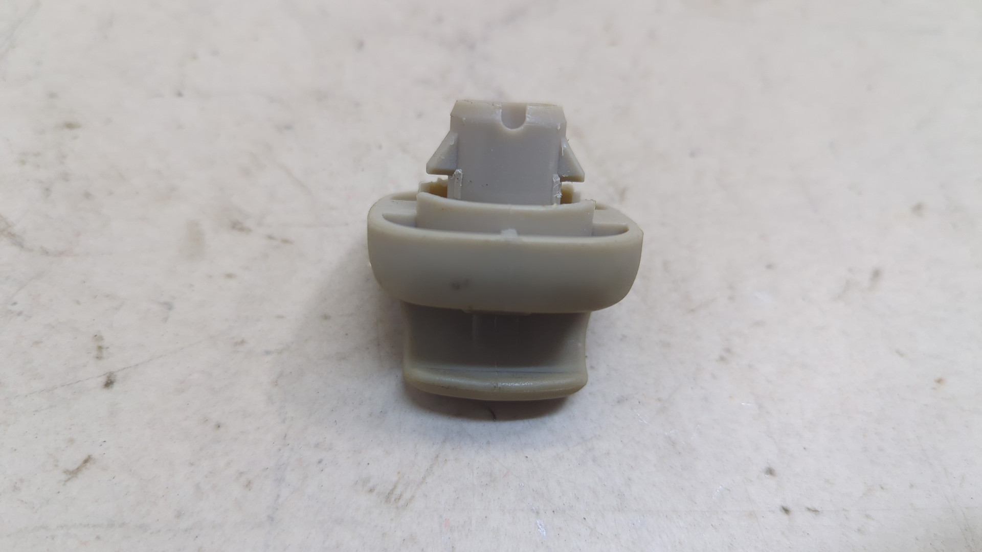 Кронштейн солнцезащитного козырька