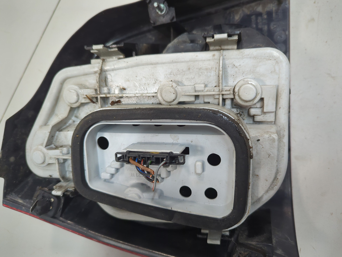 Фонарь задний правый