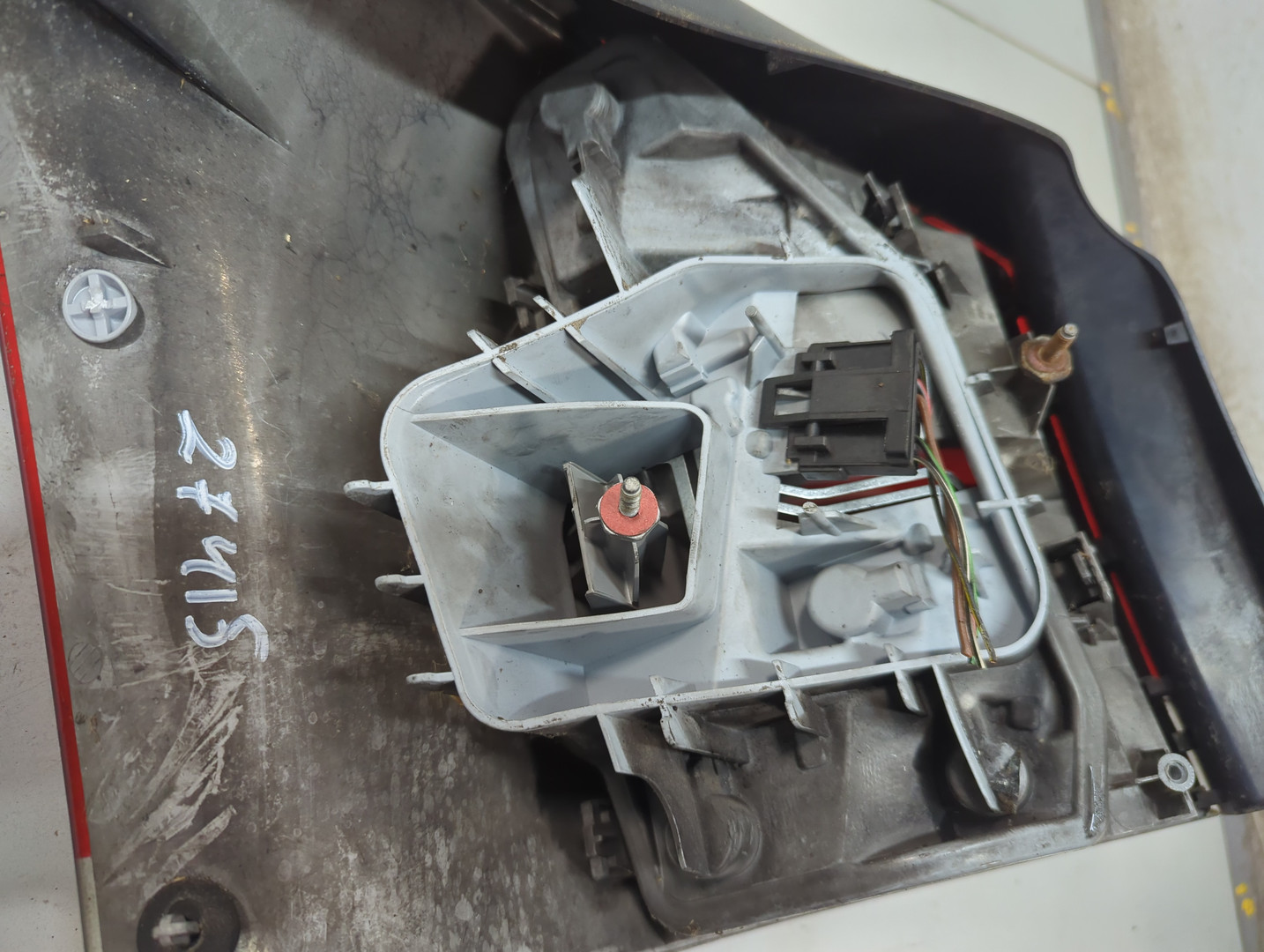 Фонарь задний правый