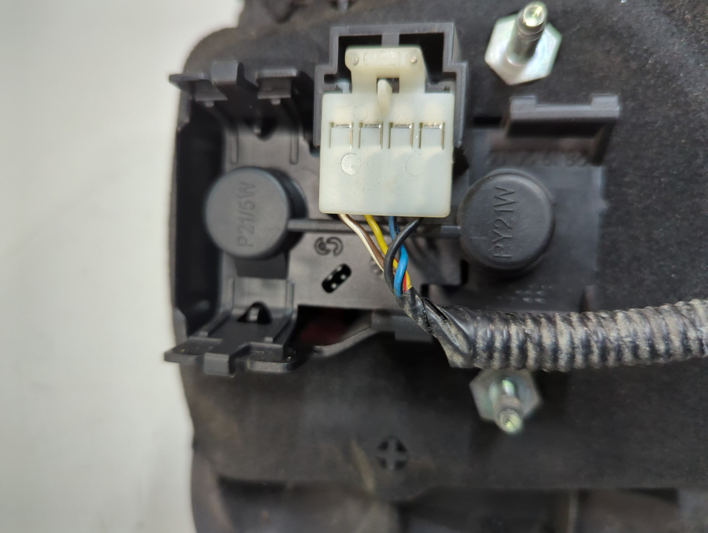 Фонарь задний правый