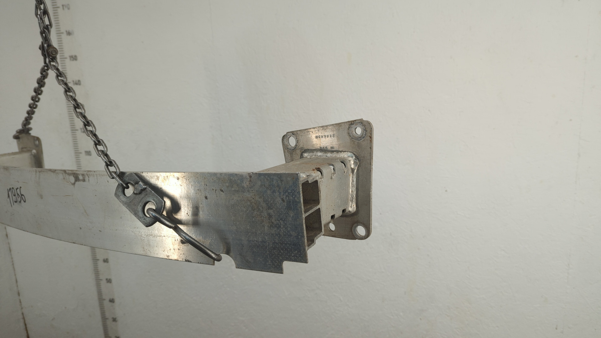 Усилитель заднего бампера