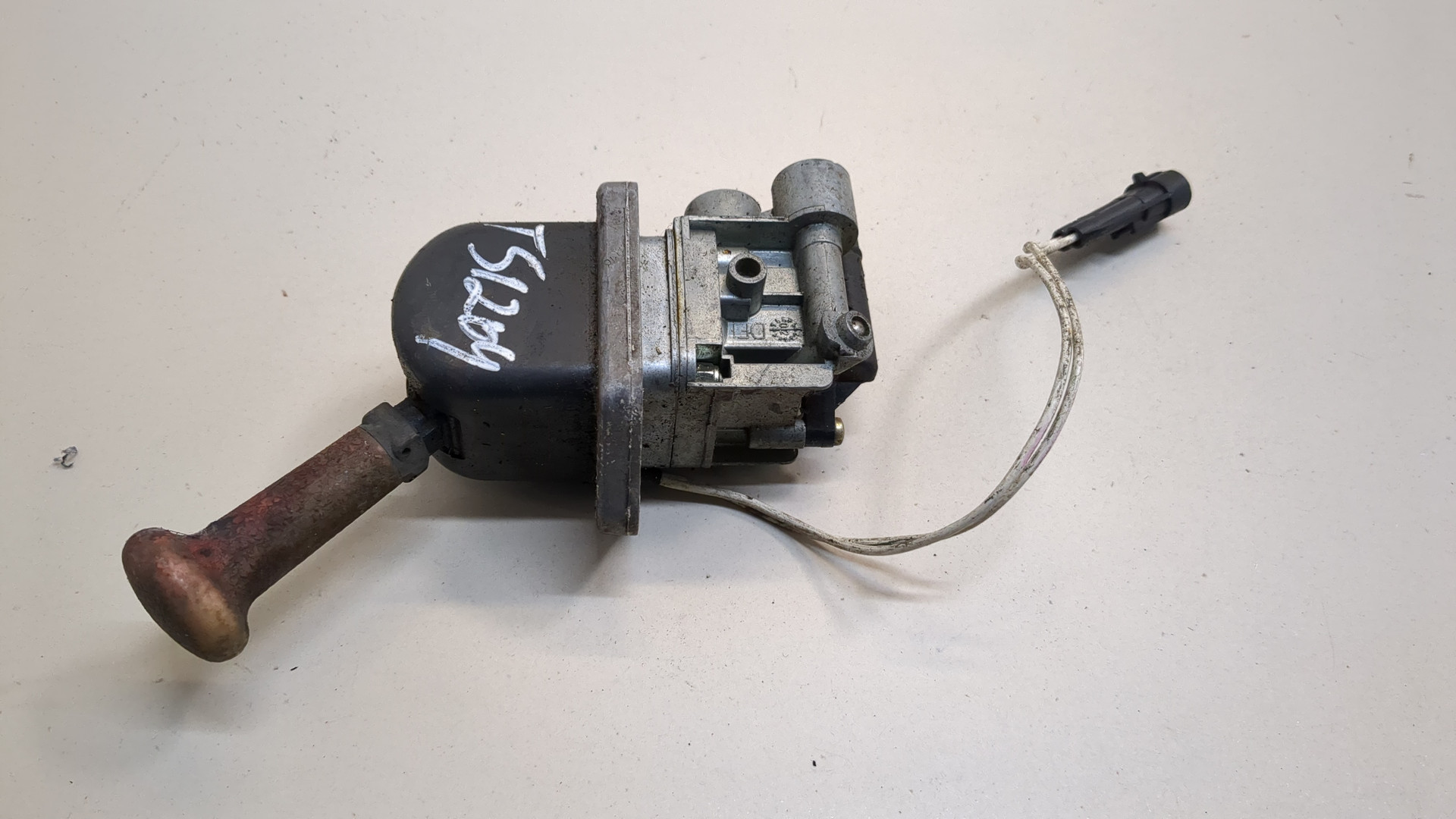 Кран ручного тормоза