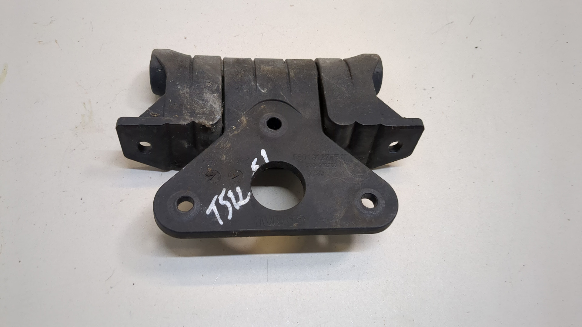 Петля капота правая