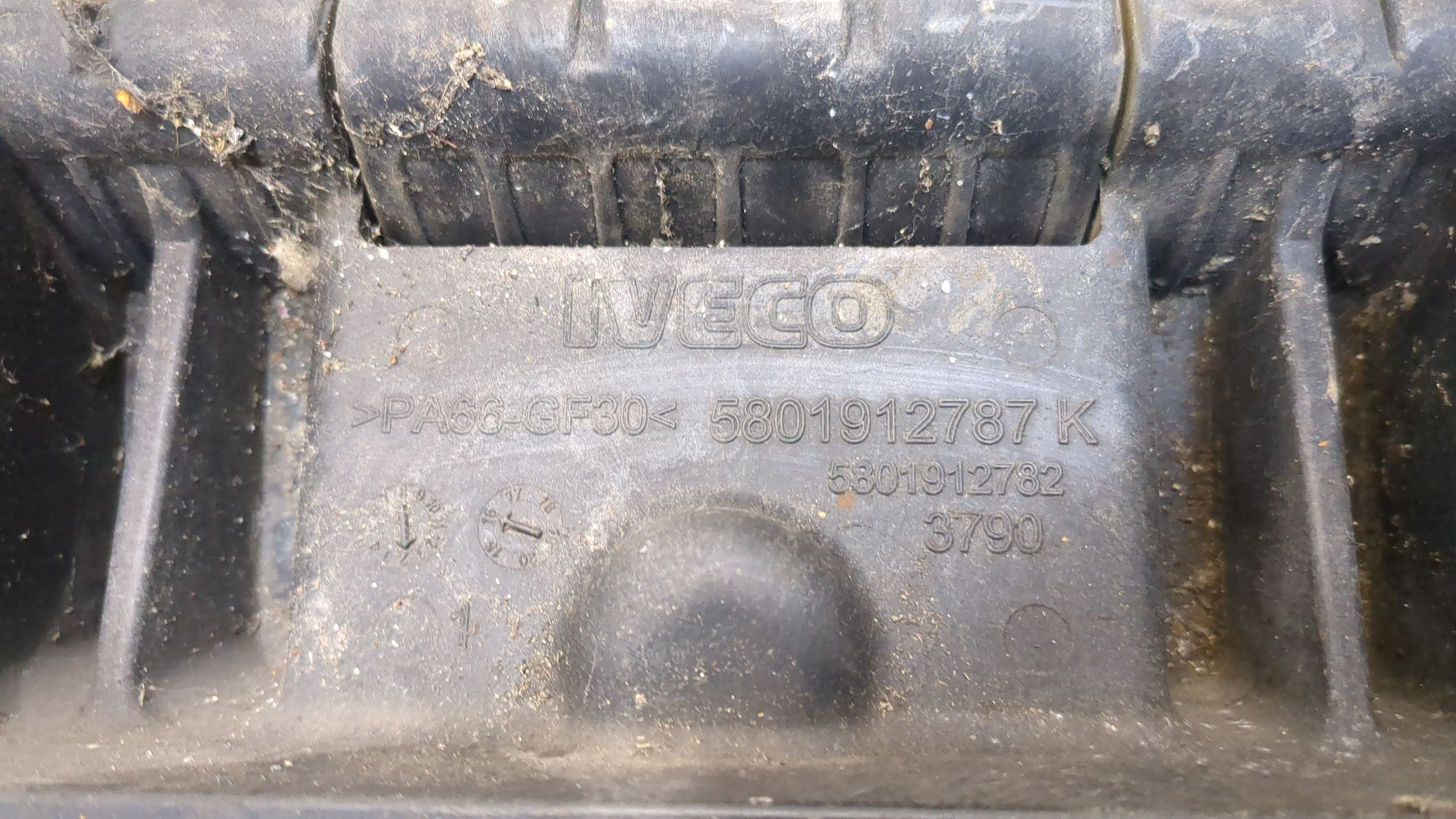 Петля капота правая