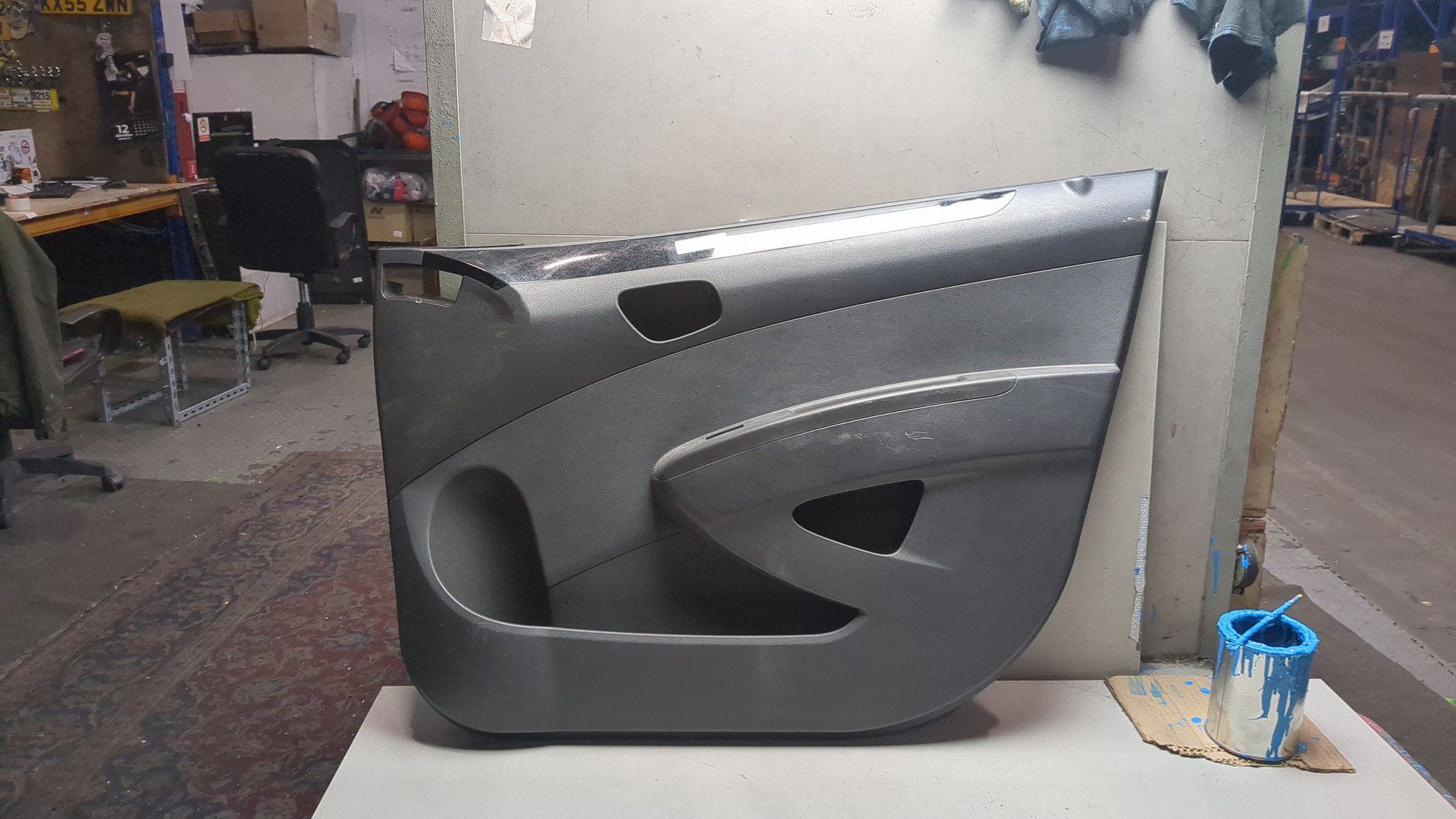 Обшивка двери передней правой