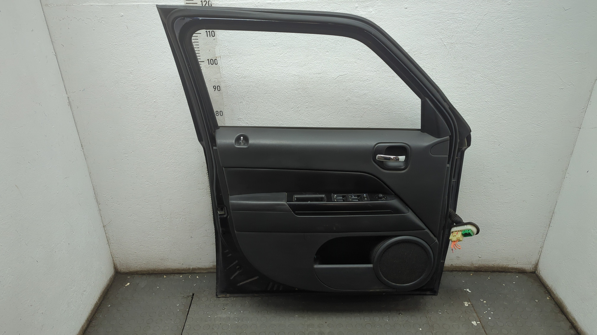 Дверь передняя левая