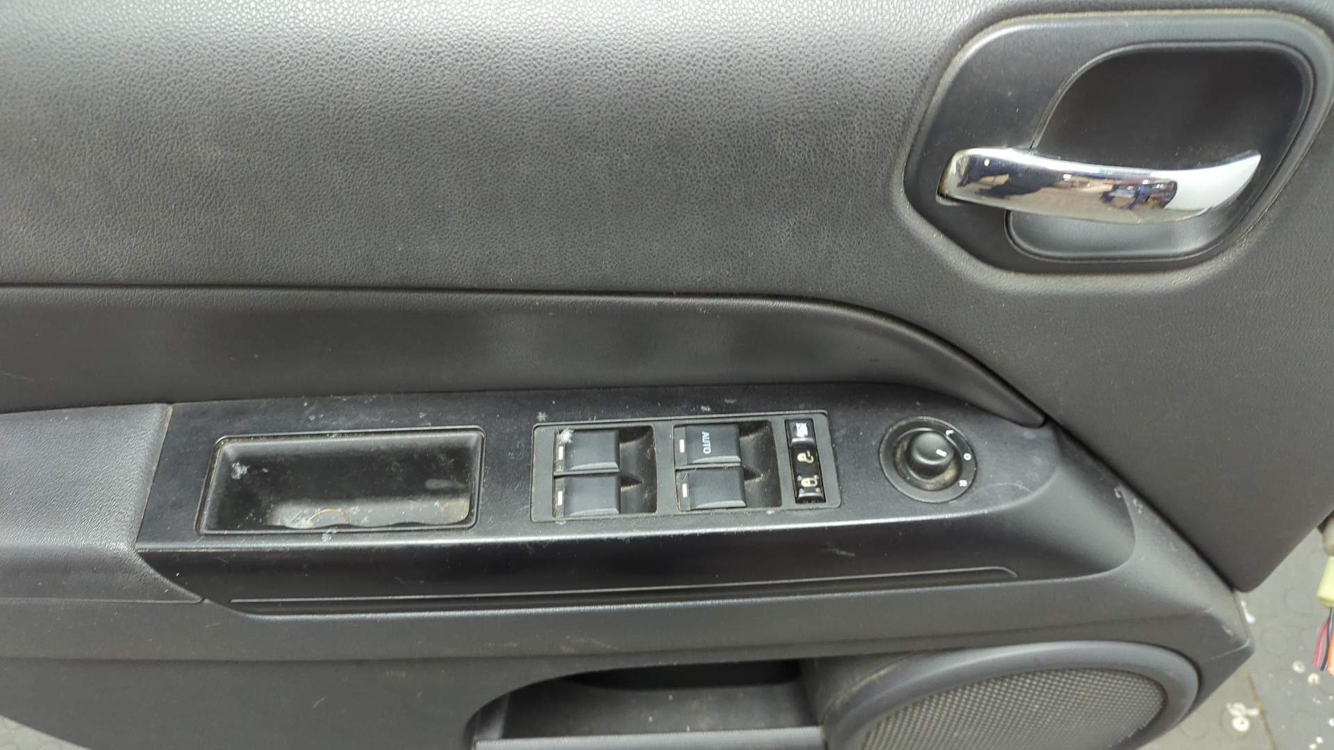 Дверь передняя левая