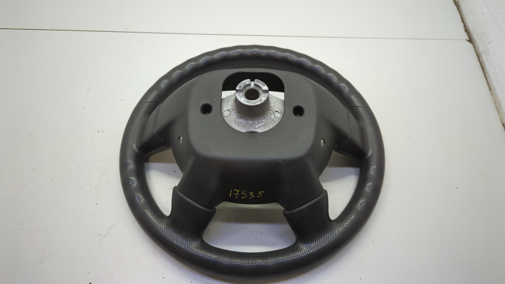 Рулевое колесо (руль)