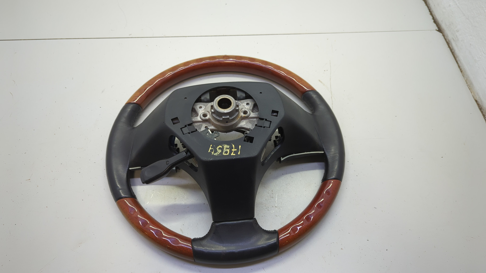 Рулевое колесо (руль)