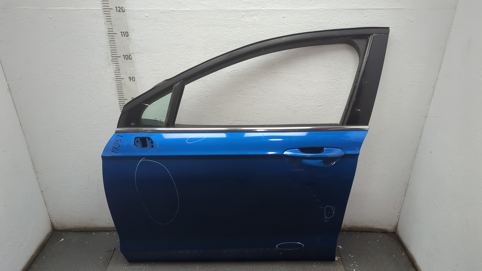 Дверь передняя левая