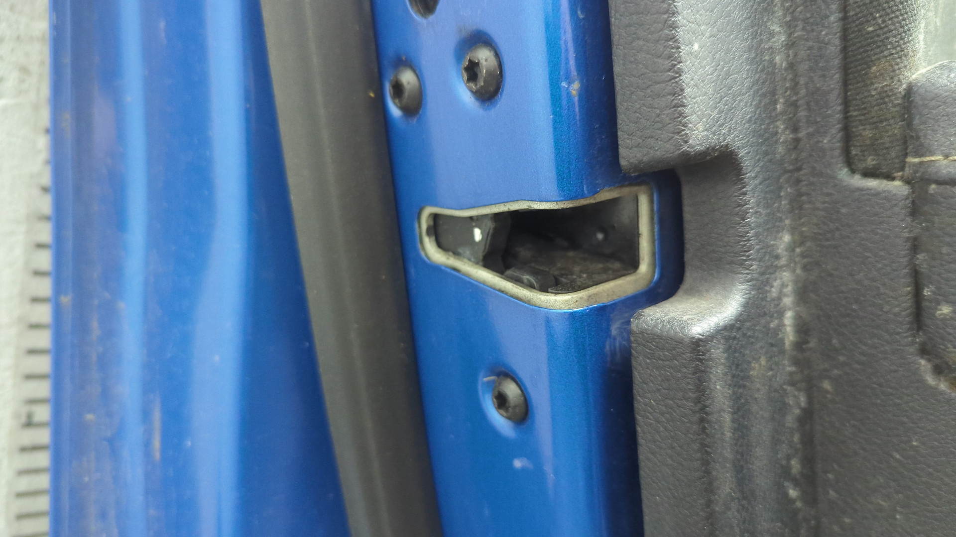 Дверь передняя левая