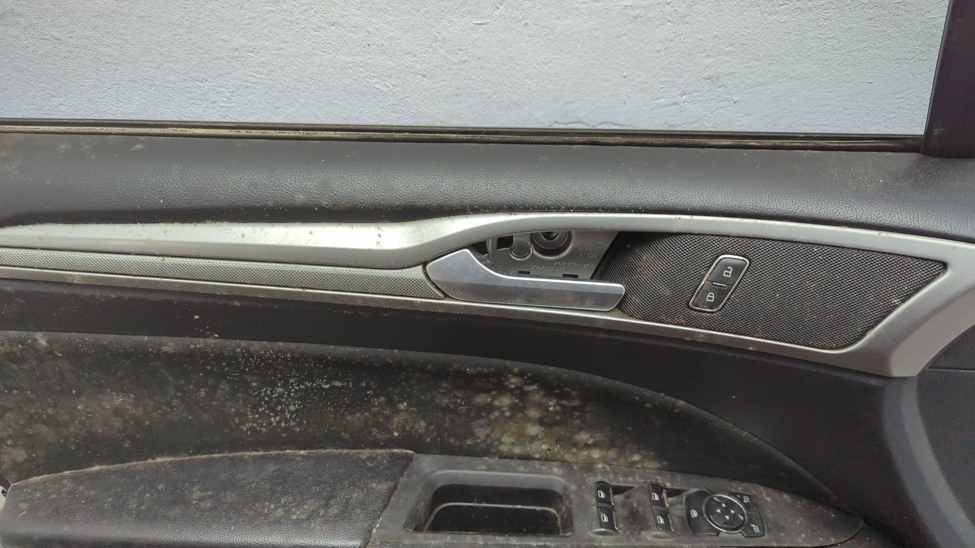 Дверь передняя левая