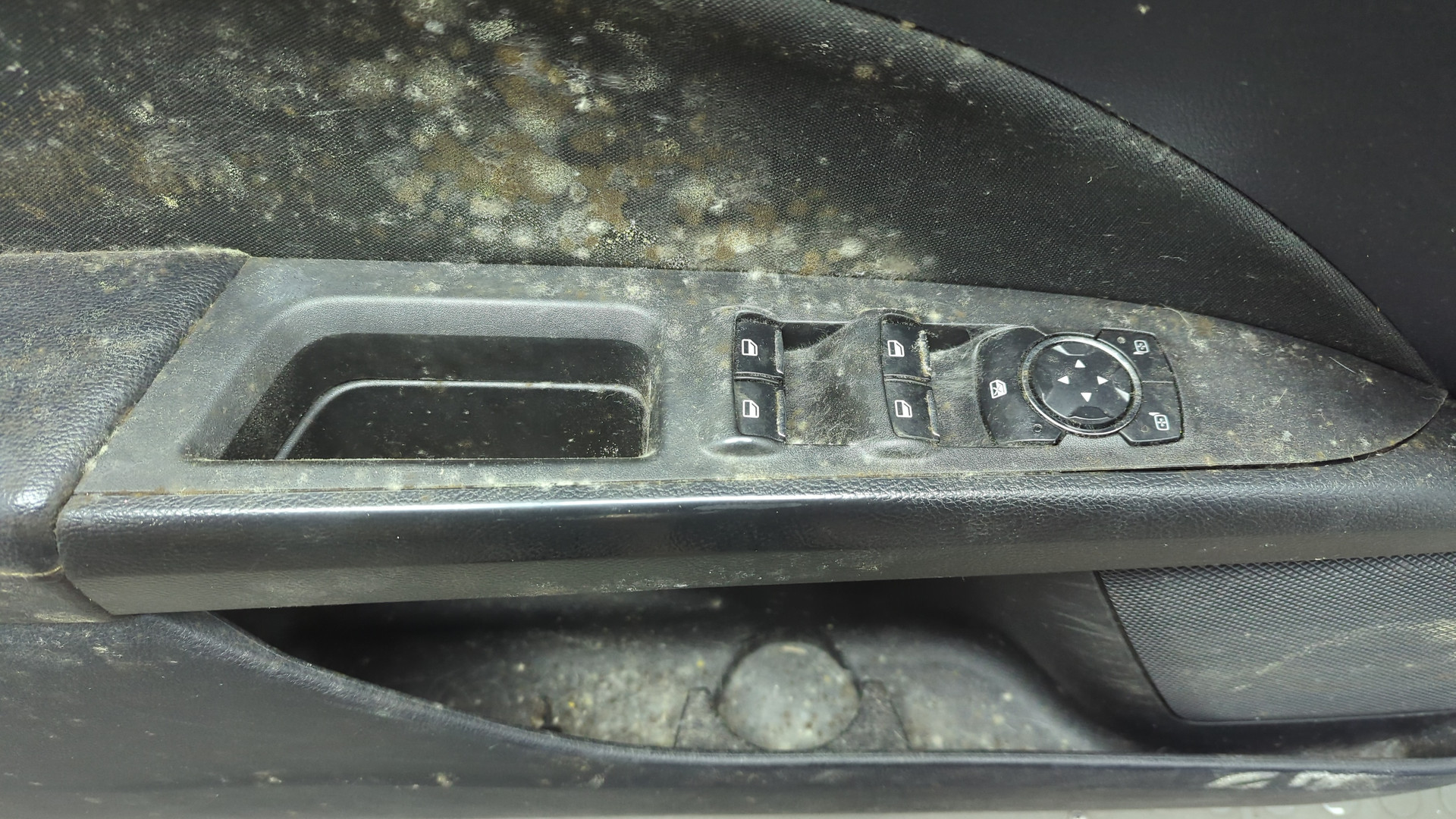 Дверь передняя левая