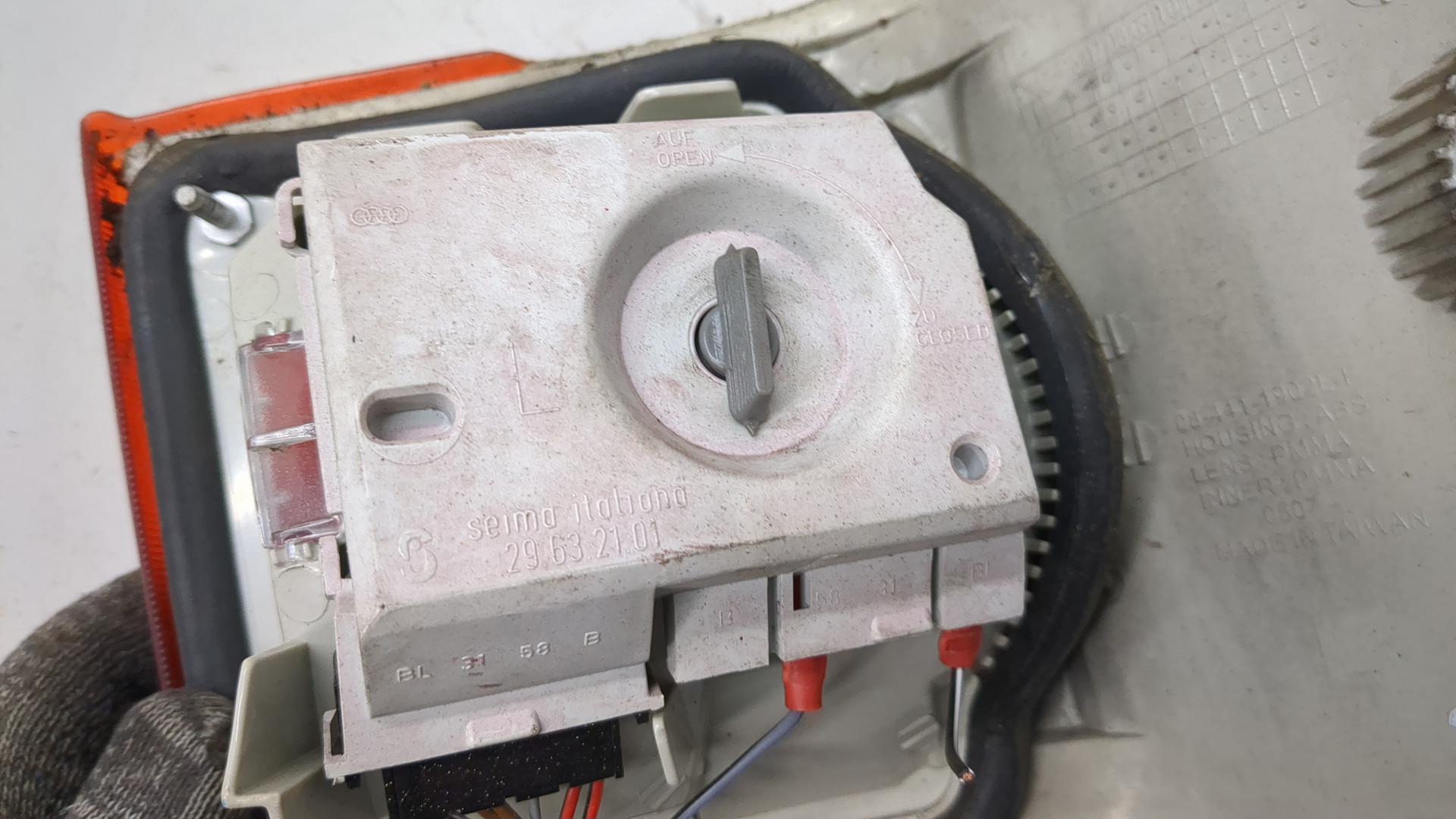 Фонарь задний левый