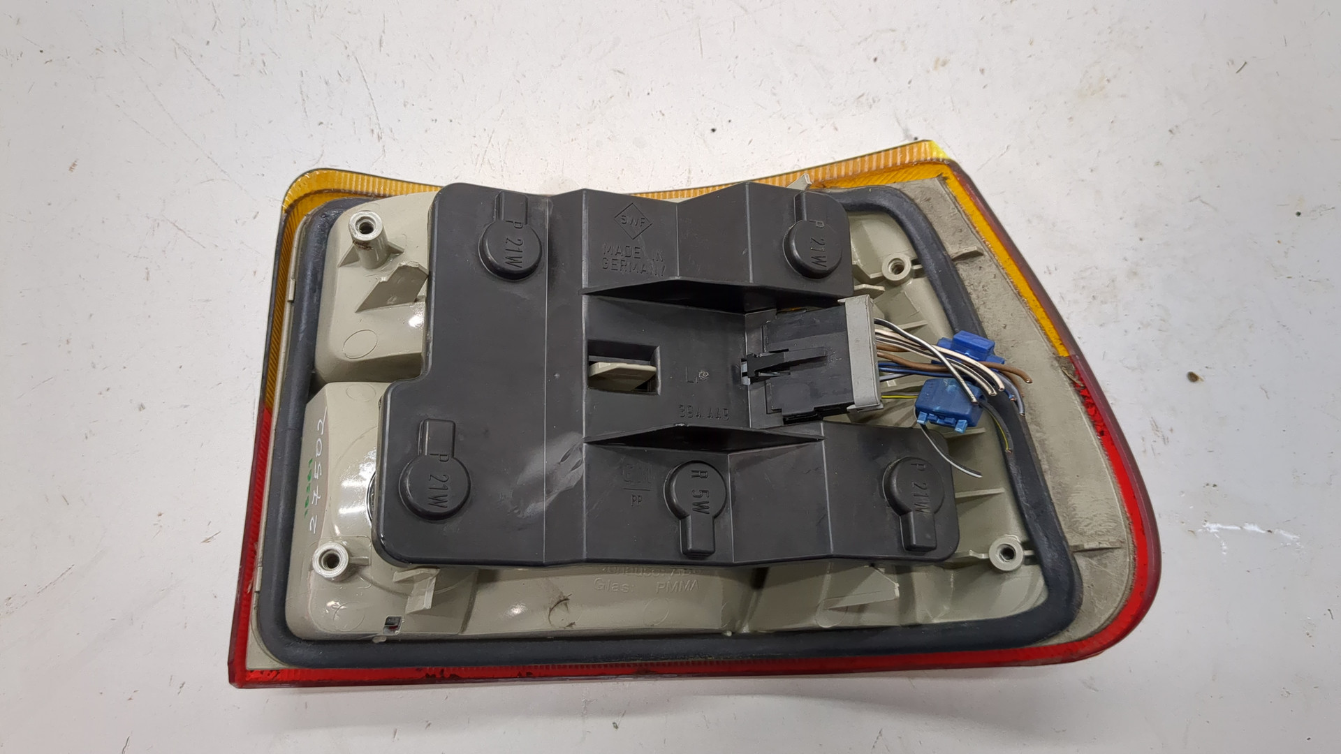 Фонарь задний левый