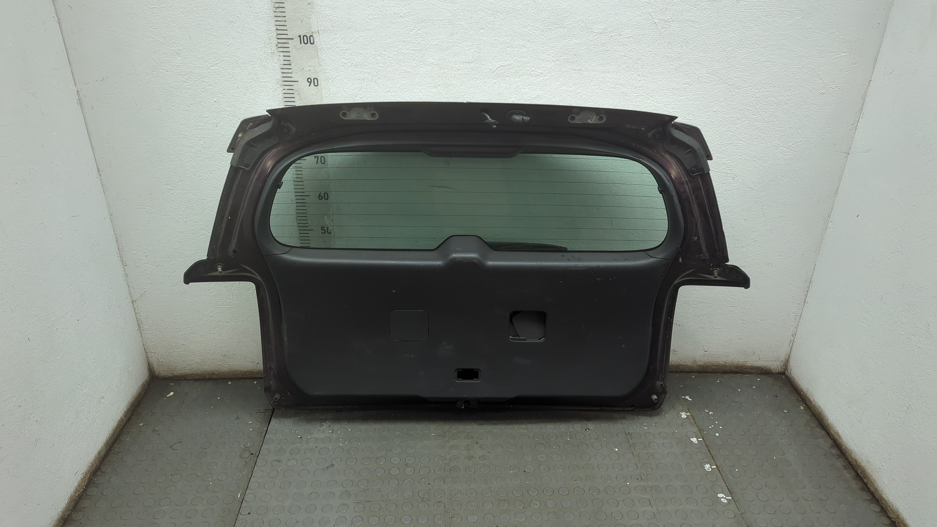 Дверь багажника