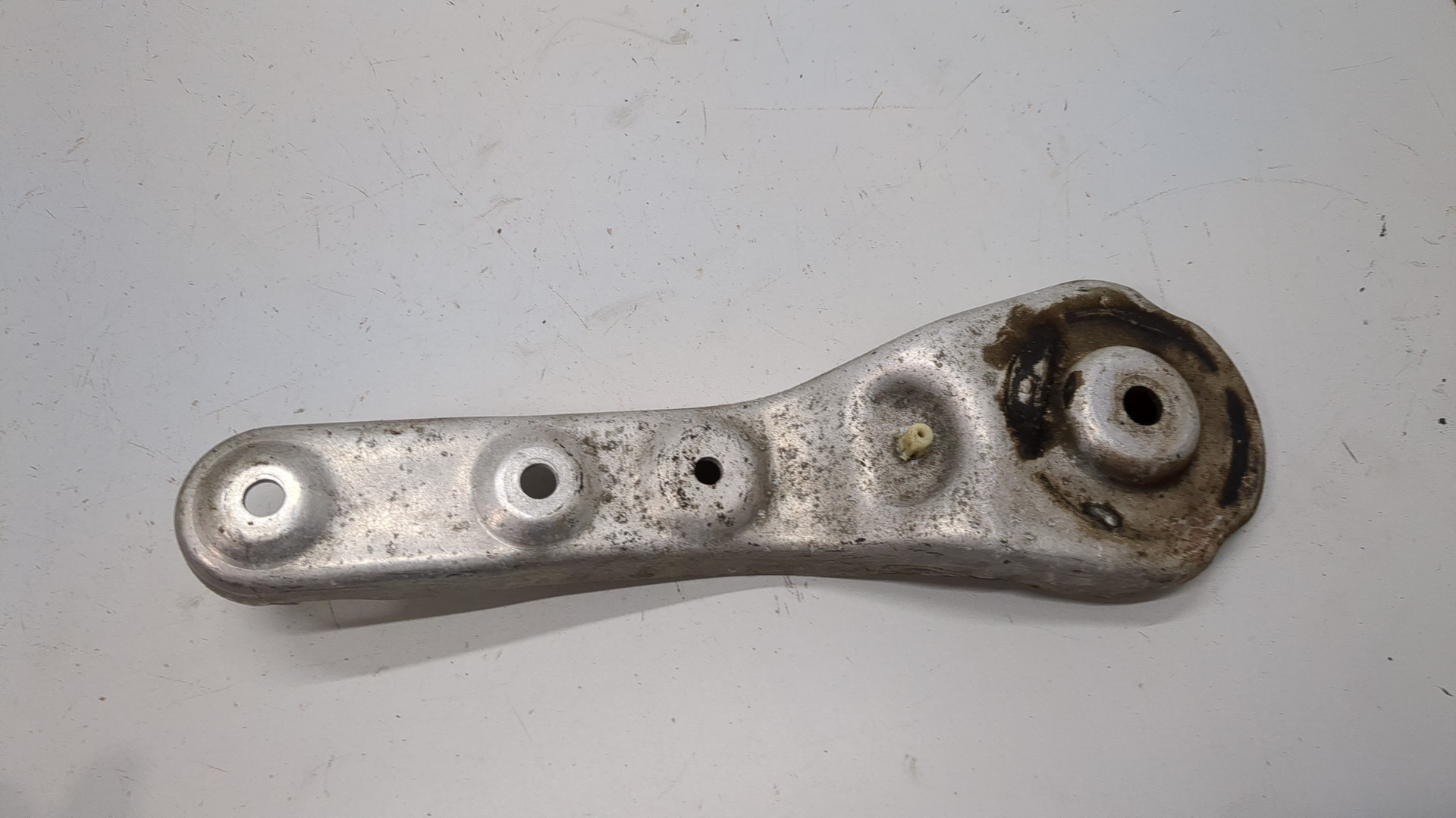 Кронштейн передней балки