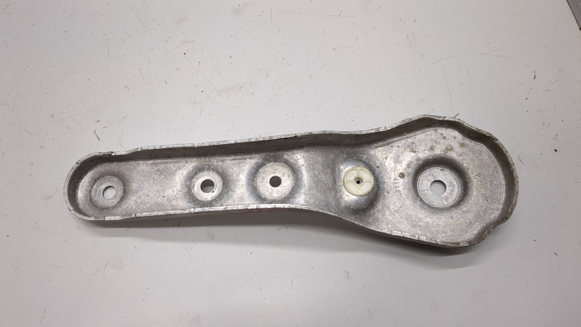 Кронштейн передней балки