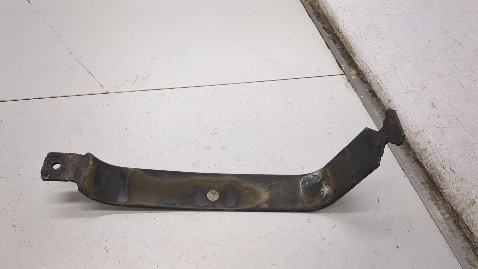 Лента крепления бензобака