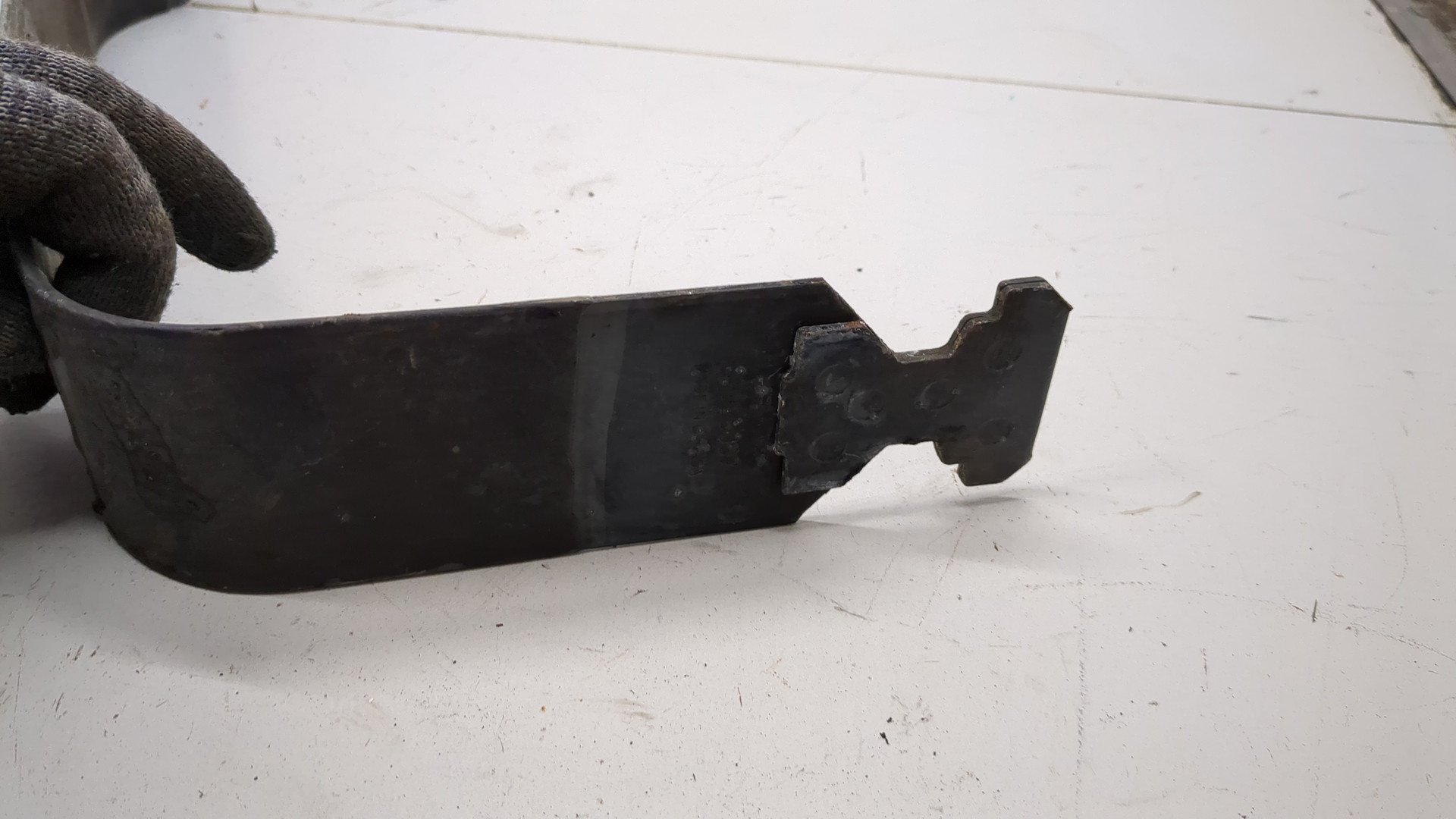 Лента крепления бензобака