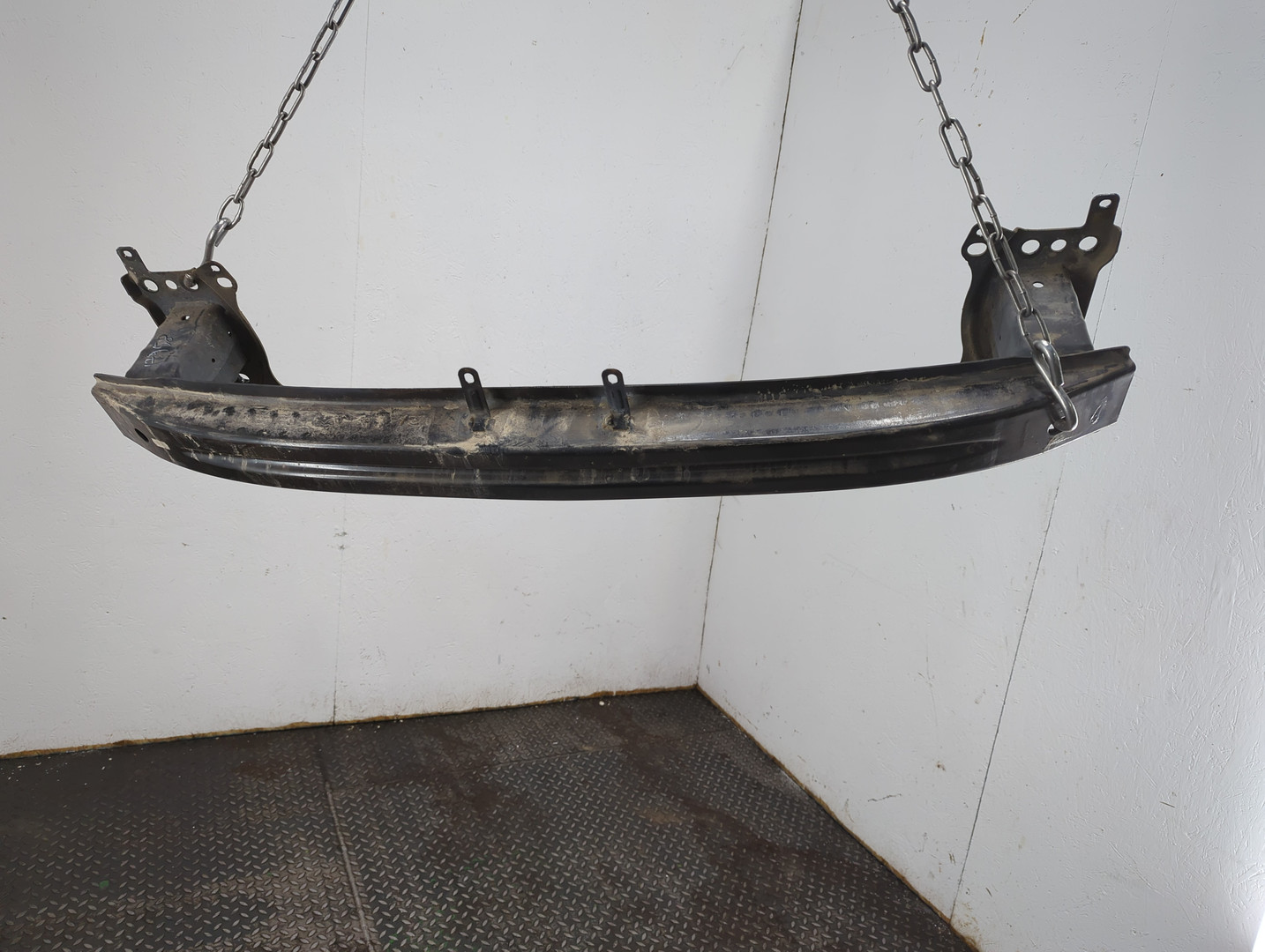 Усилитель переднего бампера