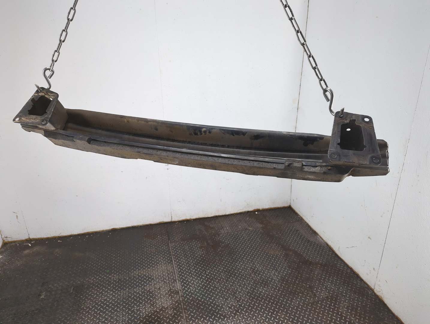 Усилитель заднего бампера