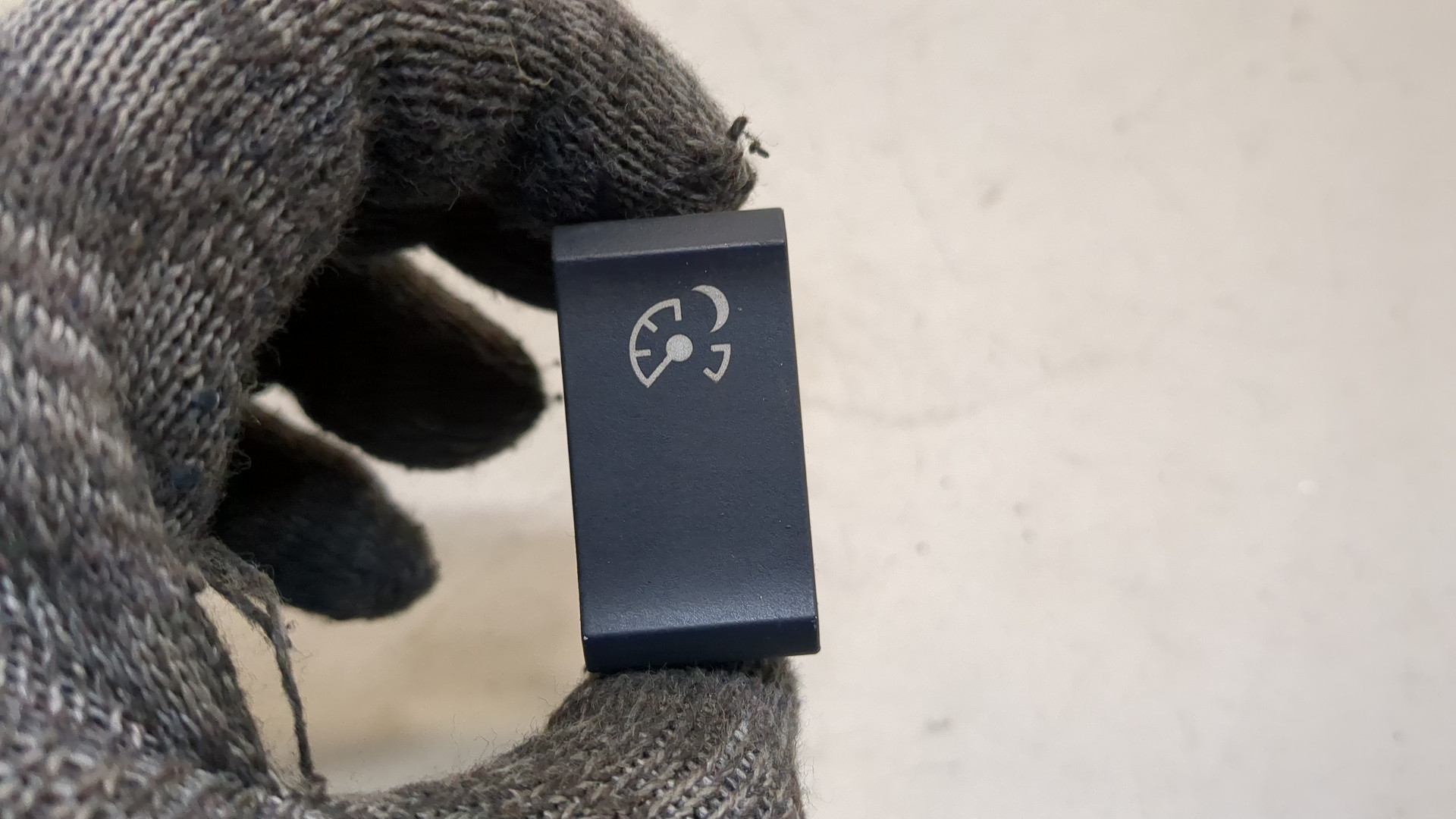 Кнопка корректора фар