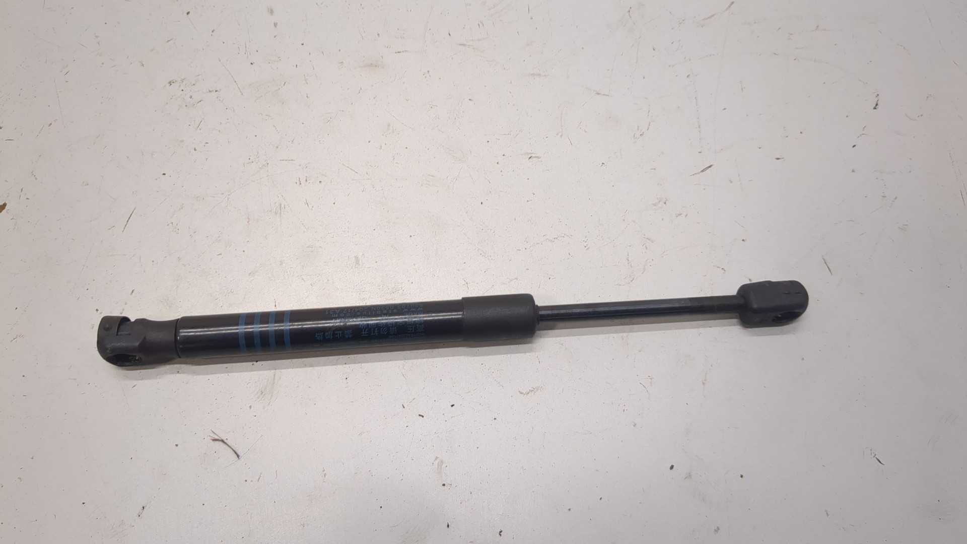 Амортизатор капота