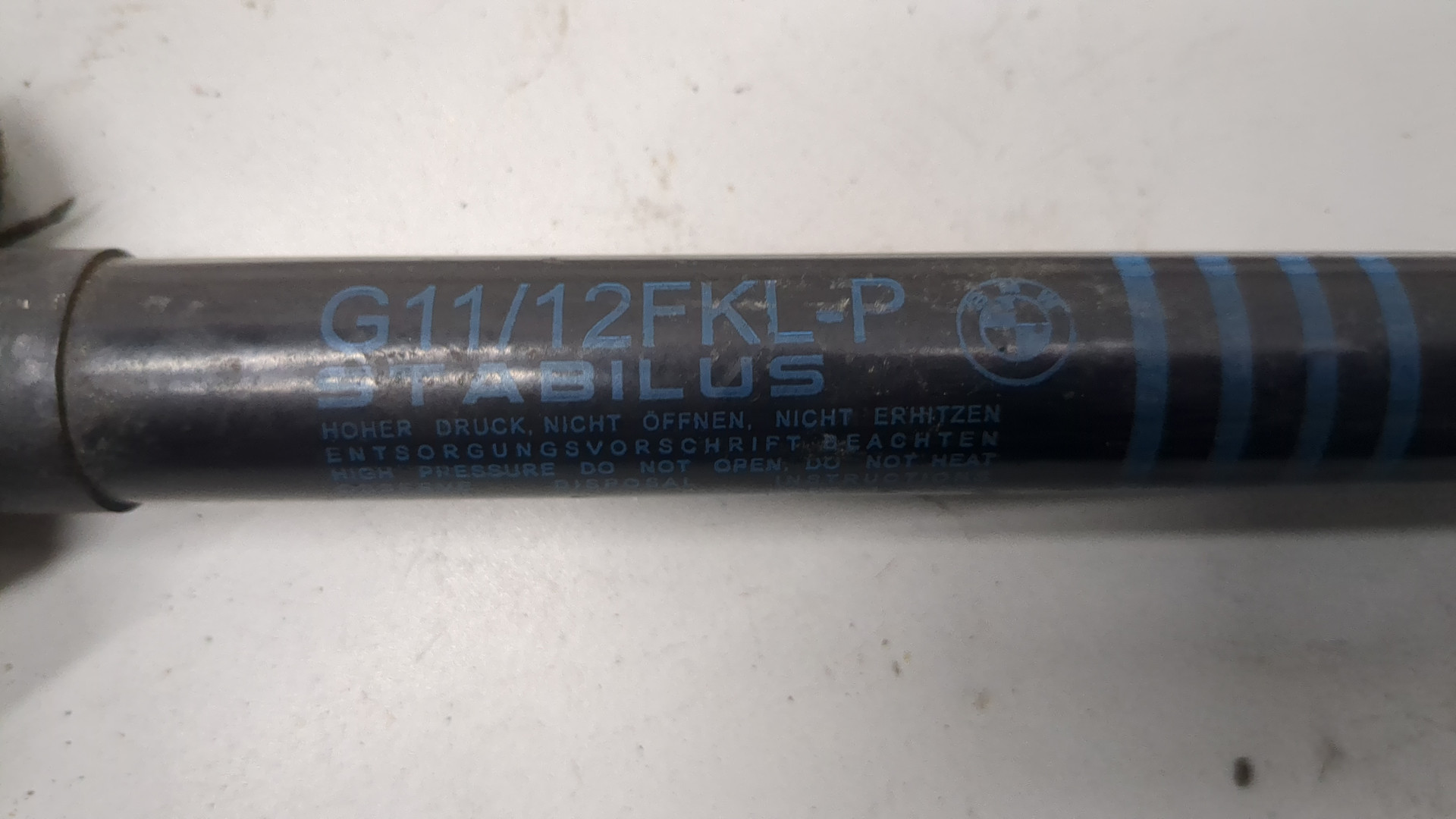 Амортизатор капота