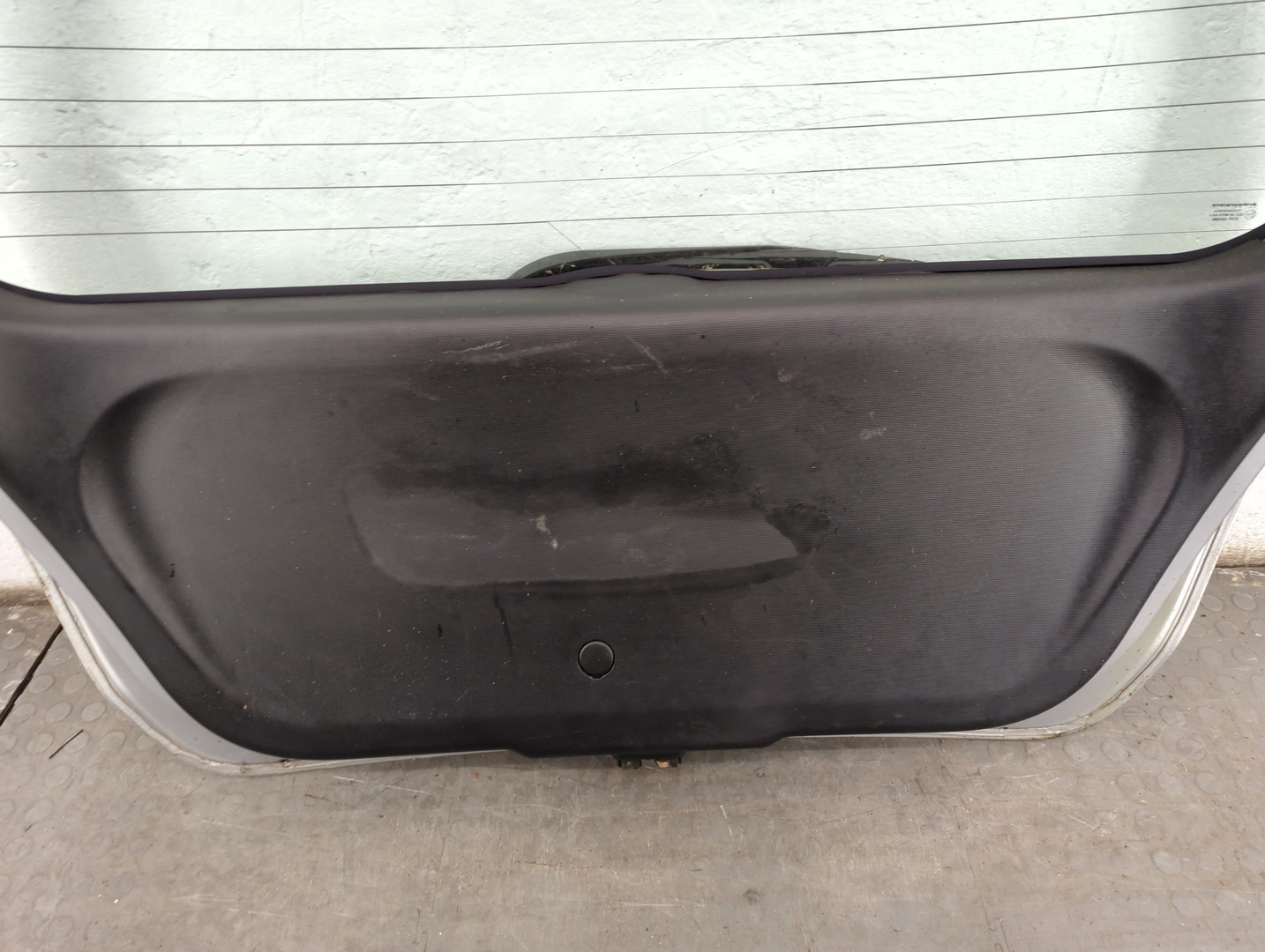 Дверь багажника