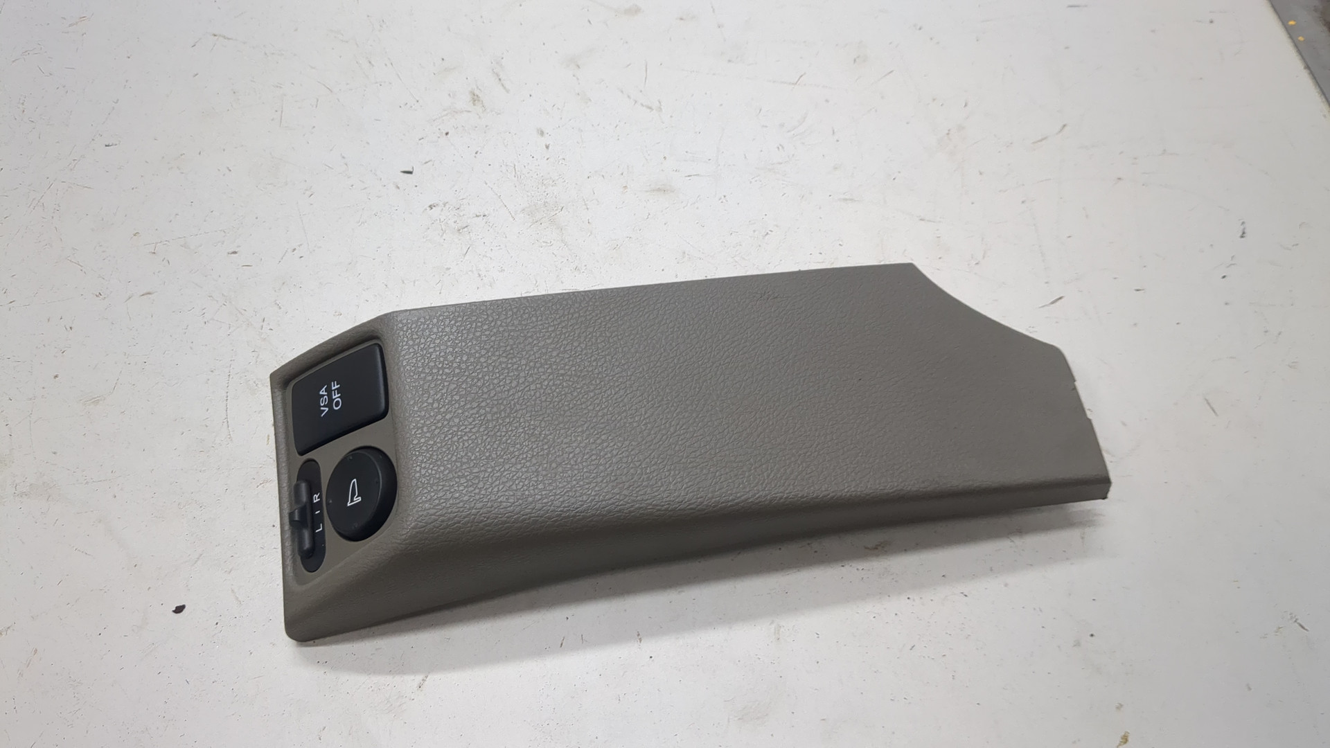 Кнопка регулировки зеркала