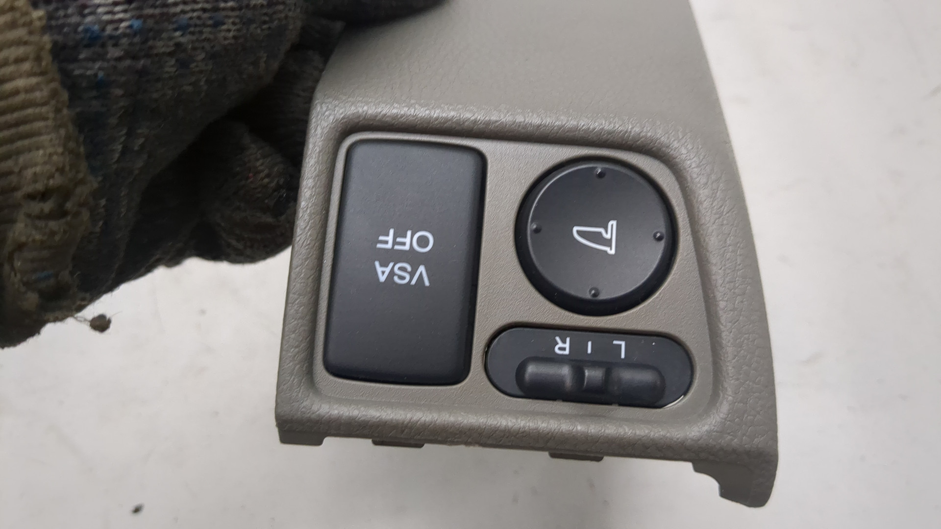 Кнопка регулировки зеркала