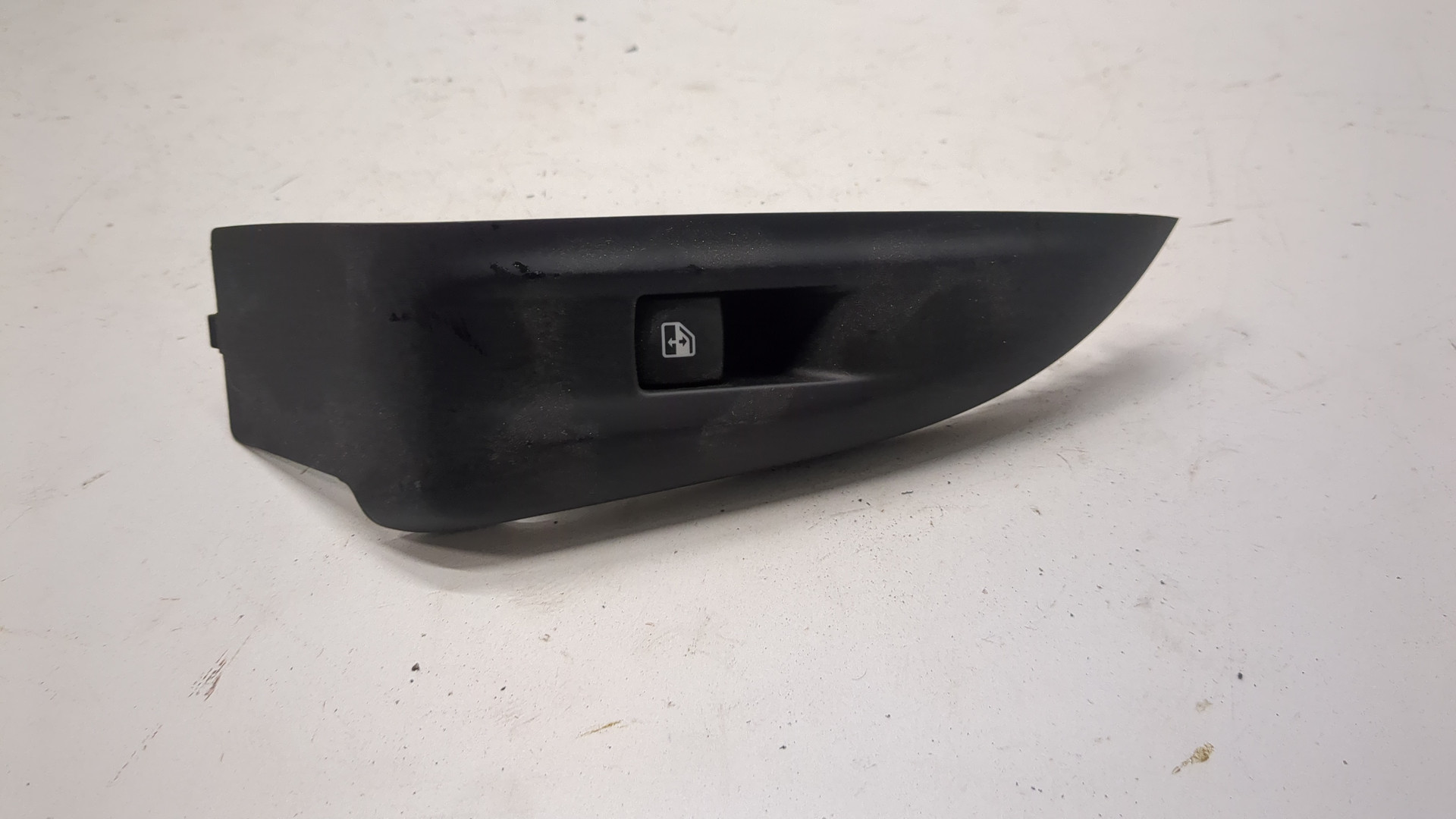 Кнопка стеклоподъемника