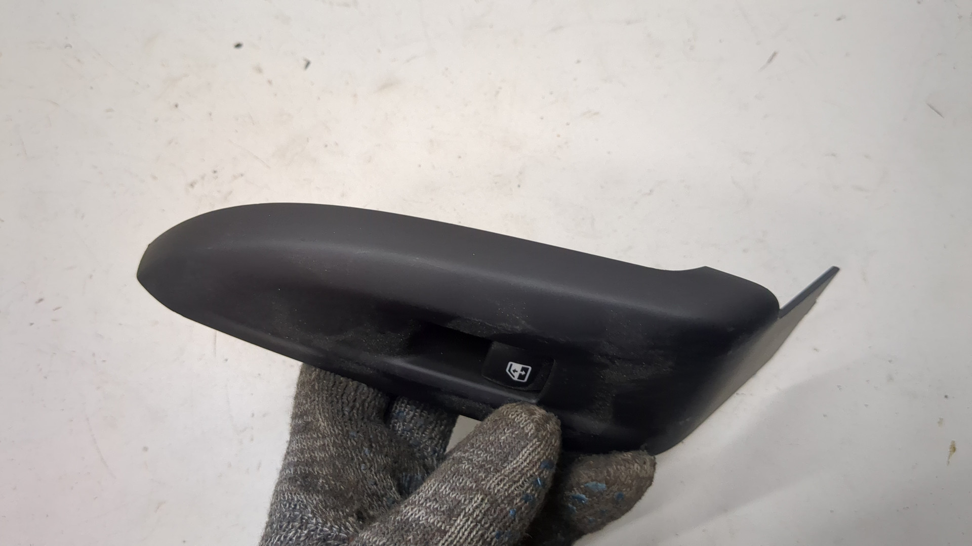 Кнопка стеклоподъемника