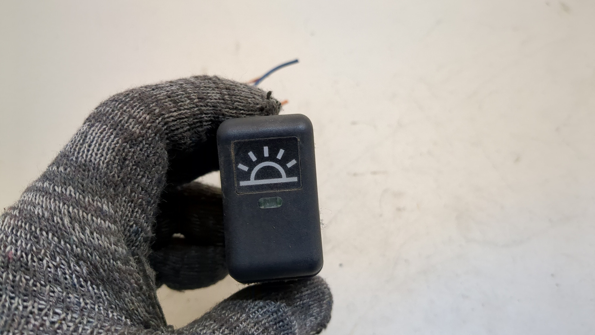 Кнопка корректора фар