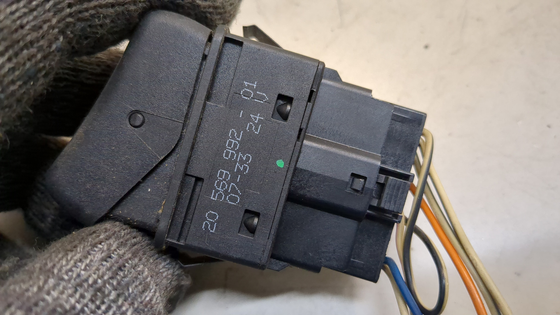 Кнопка корректора фар