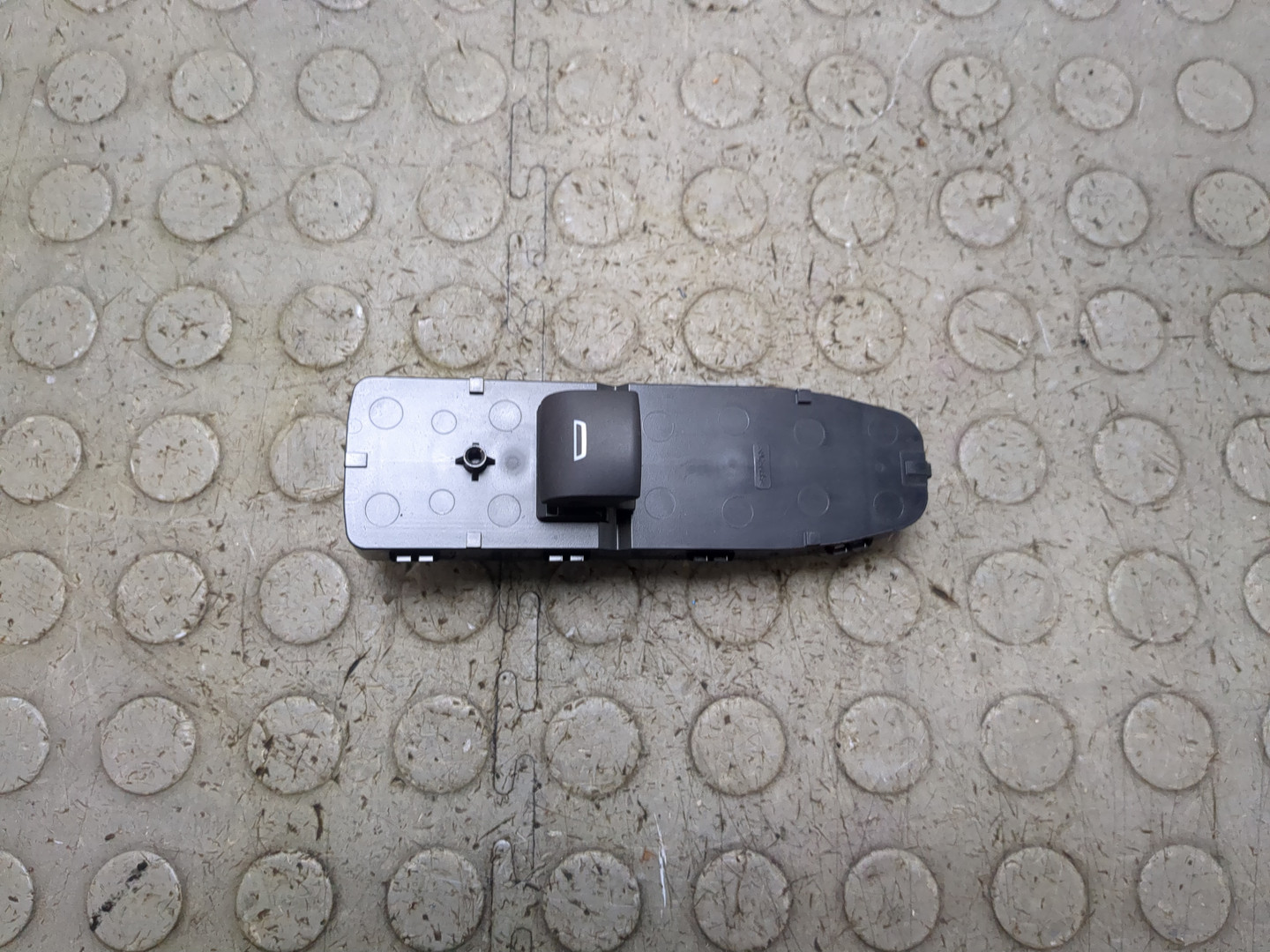 Кнопка стеклоподъемника