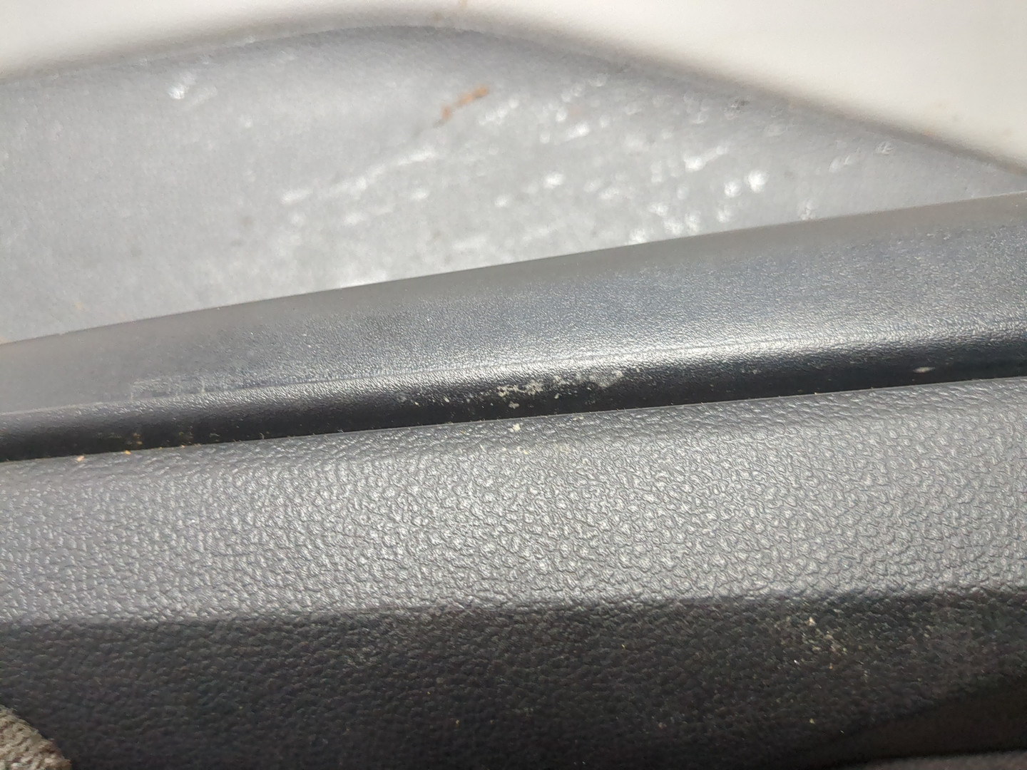 Обшивка двери передней правой