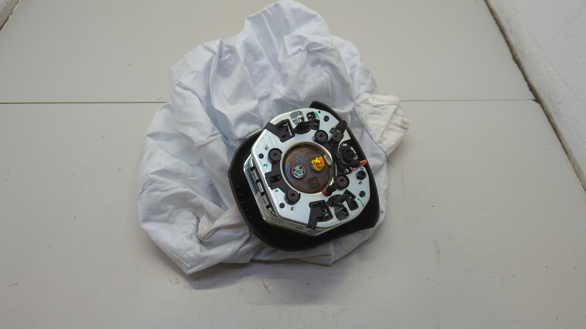 Подушка безопасности в рулевое колесо